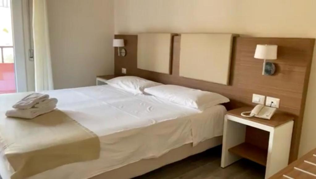 Hotel Villaggio Casarossa Crotone Exterior photo